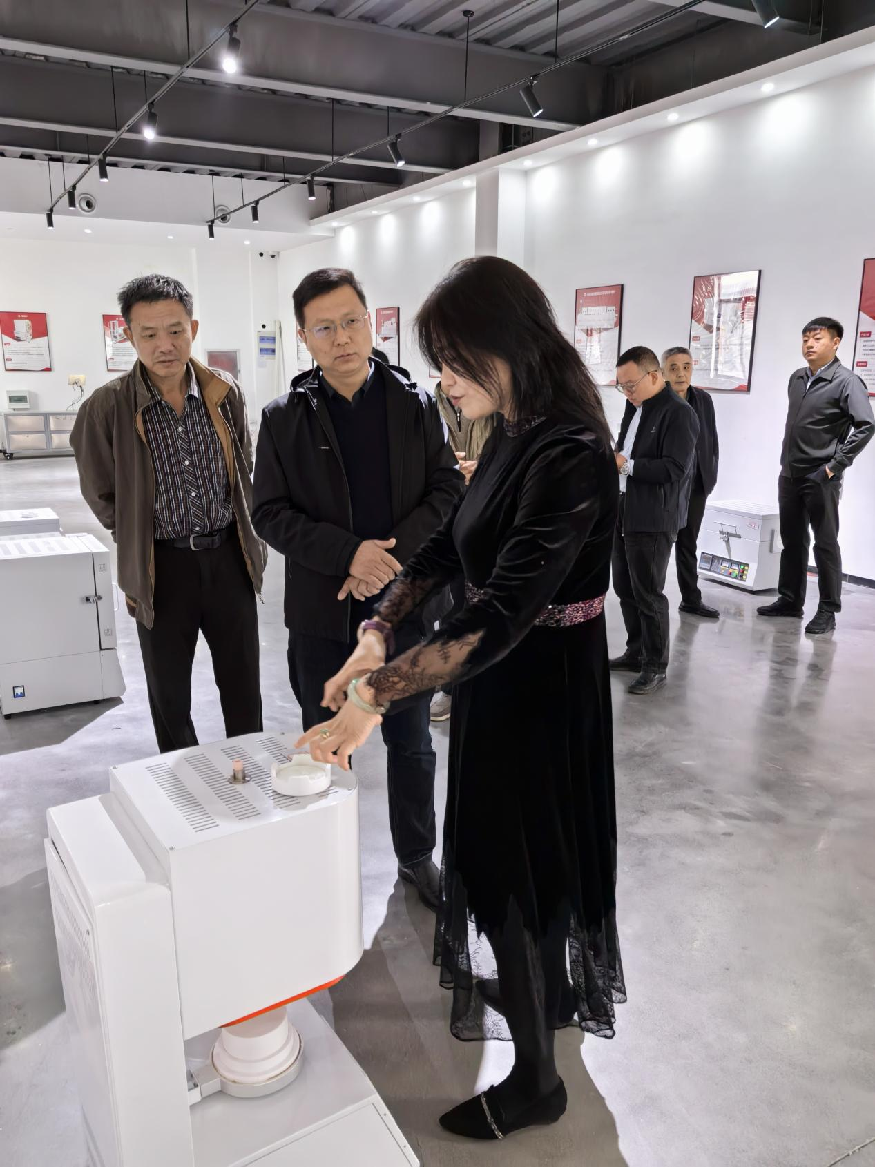 尚麗平副校長對公司產(chǎn)品高度贊賞